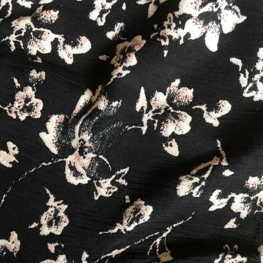 𝐹𝐿𝑂𝑅𝐴𝐿 𝐵𝐿𝐴𝐶𝐾 𝑅𝑂𝑀𝑃𝐸𝑅 - Picture 2 of 2